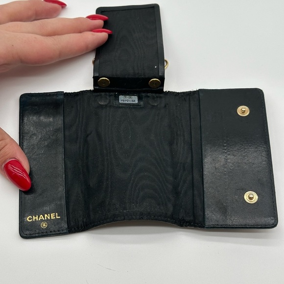 Vintage black leather Chanel key holder/wallet - Picture 5 of 10